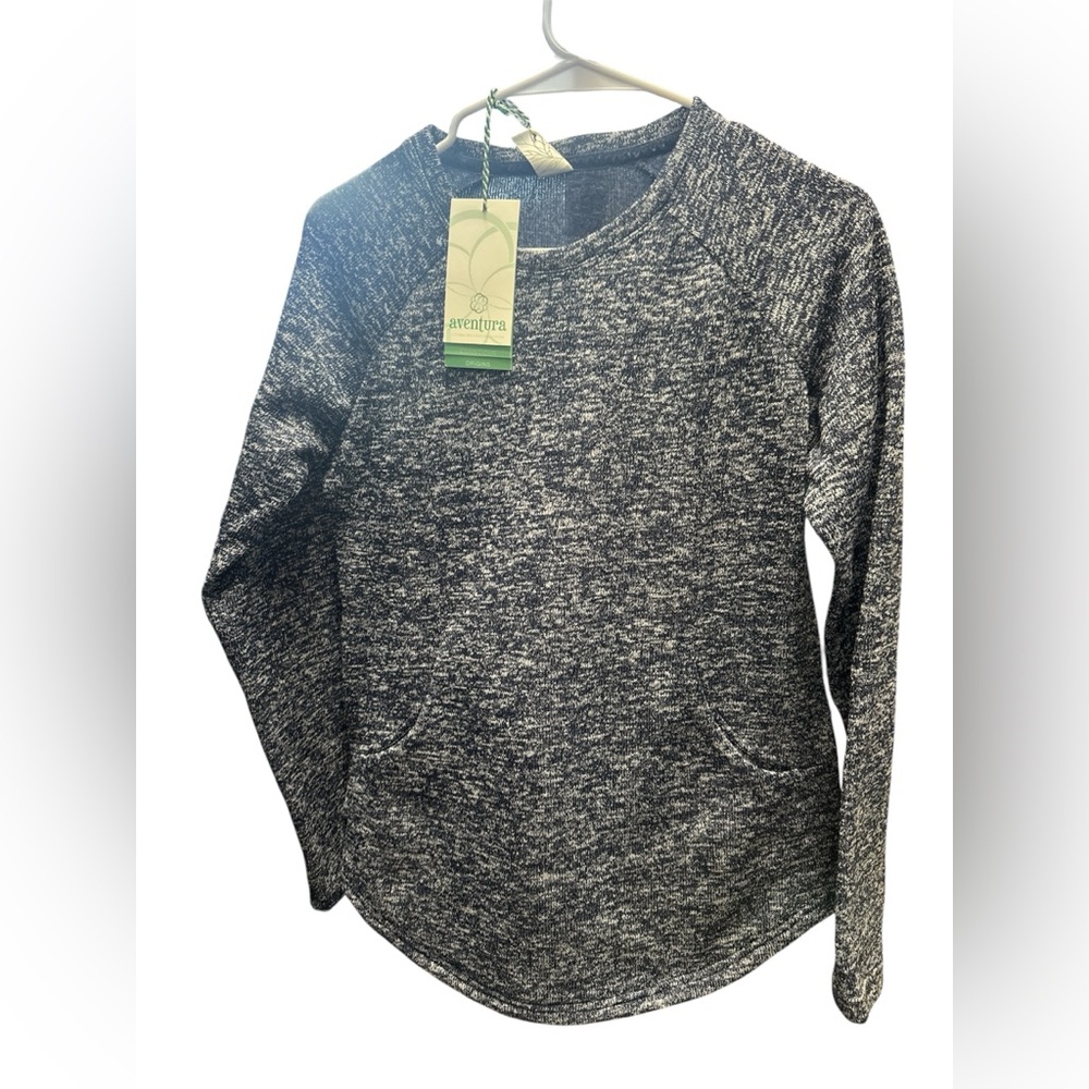 Aventura blue and white sweatshirt with pockets